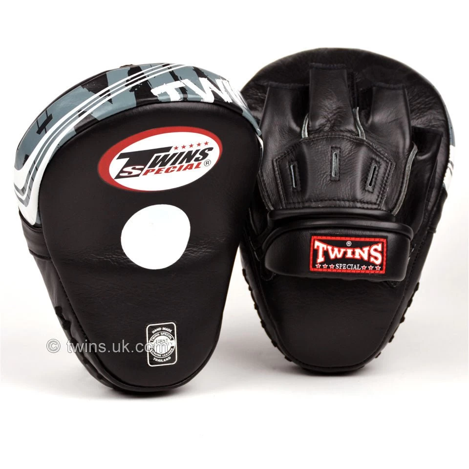 Twins PML-10 Deluxe Curved Focus Mitts Black 1 Twins PML-10 Deluxe Curved Focus Mitts Black
