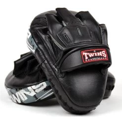 Twins PML-10 Deluxe Curved Focus Mitts Black 9 Twins PML-10 Deluxe Curved Focus Mitts Black -Boxing Shop twins pml 10 deluxe curved focus mitts black 496600